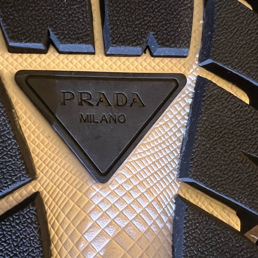 Authentic PRADA sneakers - Picture 13 of 15